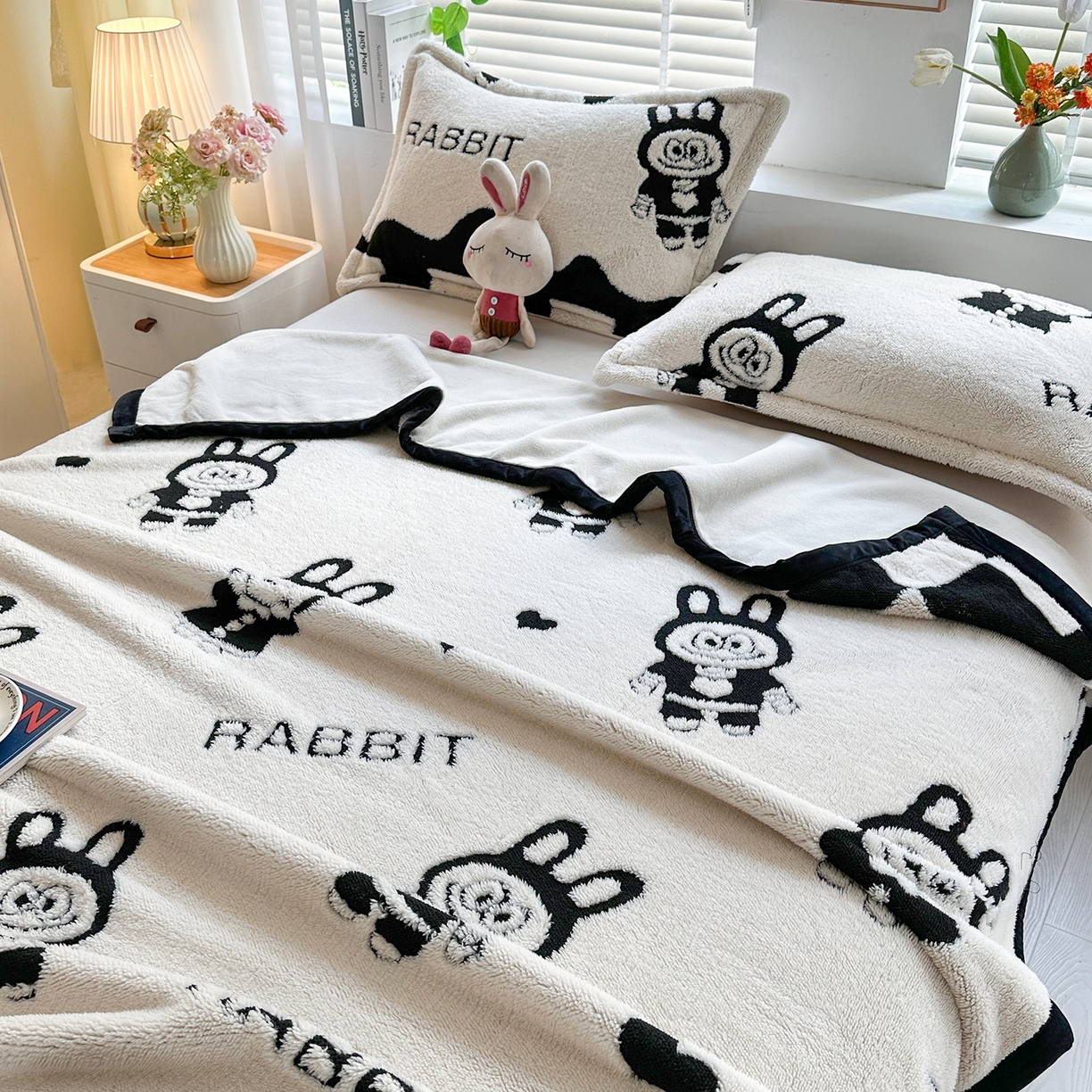 91家纺网 家纺一手货源 找家纺 肖恩毯业 2025新款黑白阳离子云锦绒复合多功能毛毯休闲盖毯绒毯毯子跨境专供 小布布