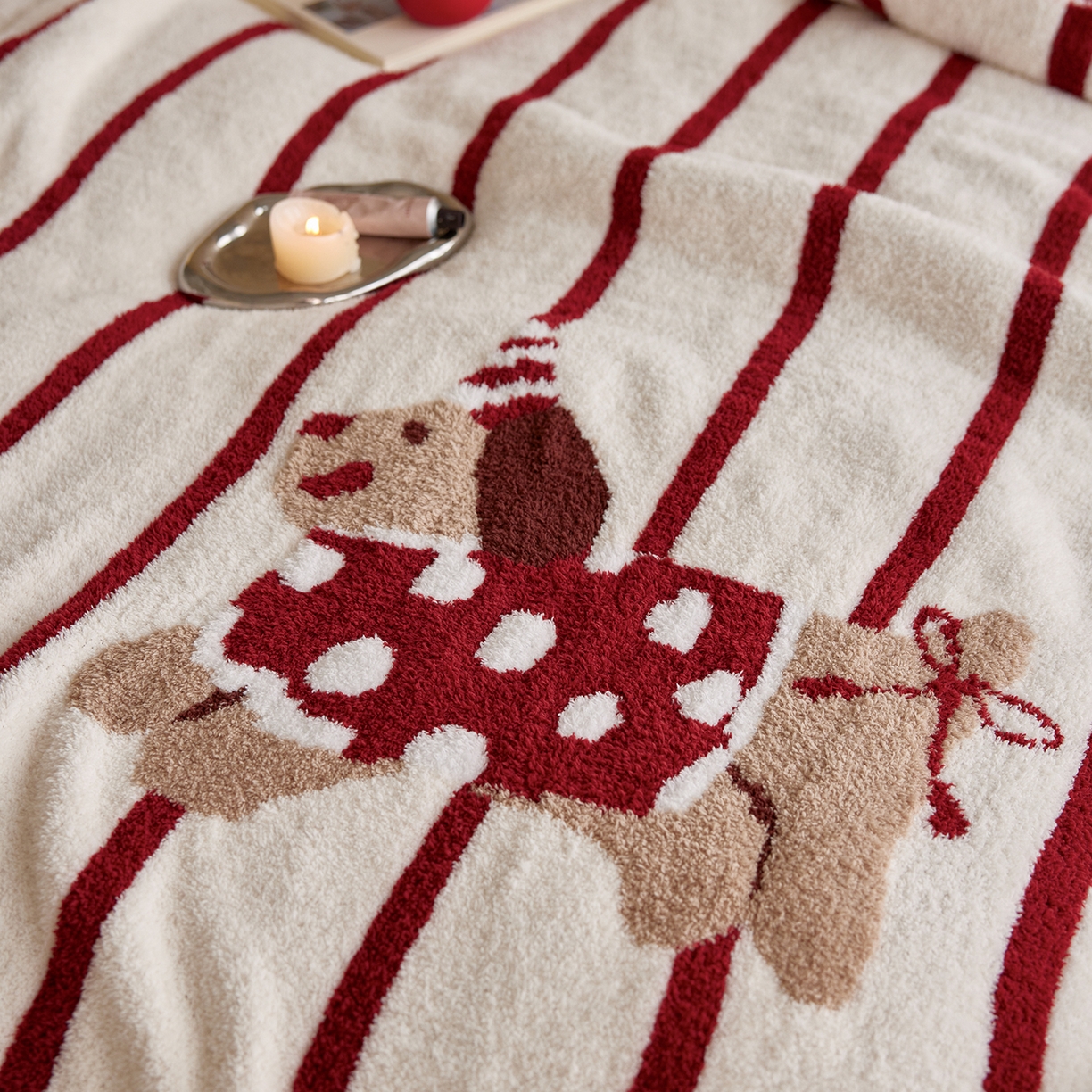 91家纺网 家纺一手货源 找家纺 安莱生活 2025新款设计师款半边绒多功能盖毯 条纹狗狗