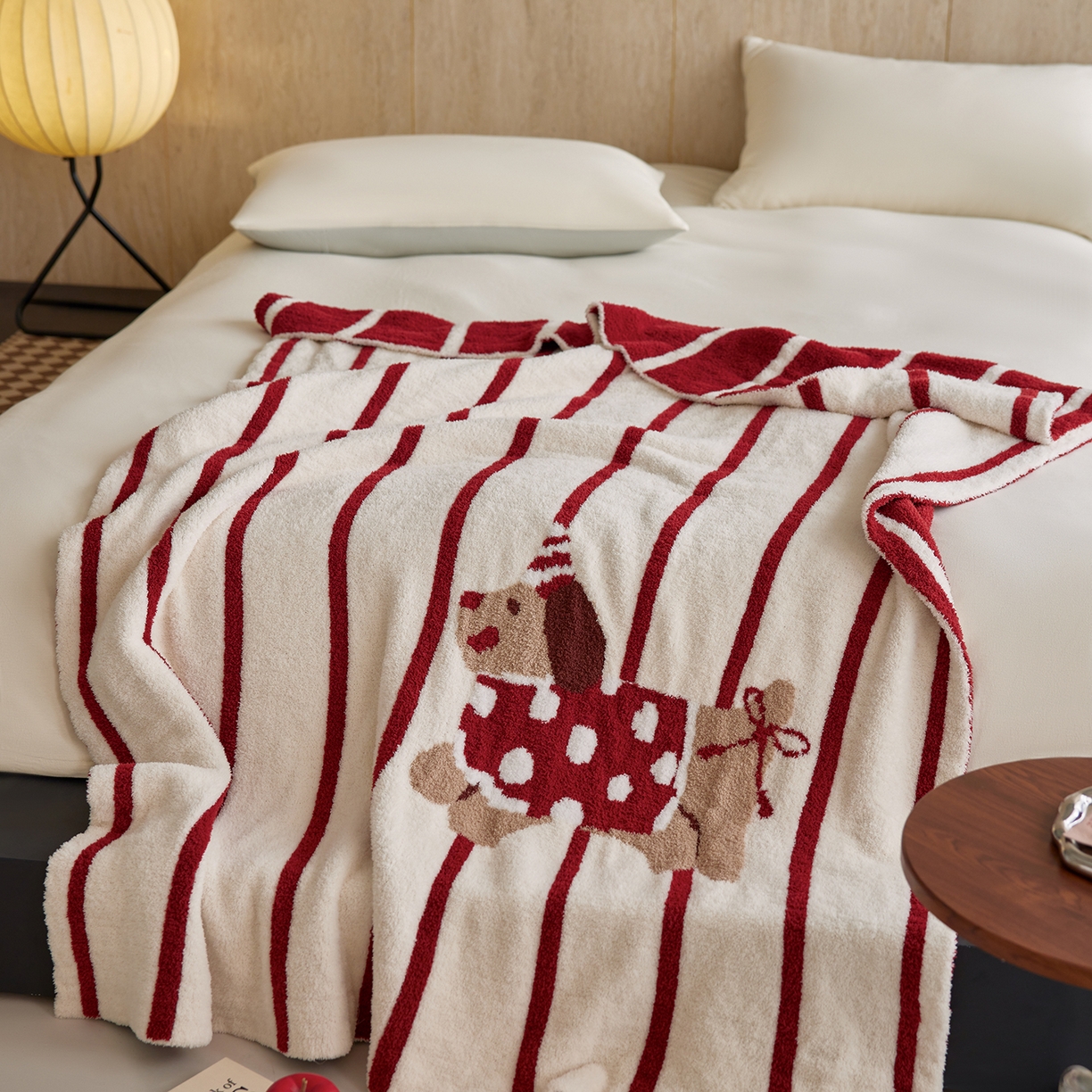 91家纺网 家纺一手货源 找家纺 安莱生活 2025新款设计师款半边绒多功能盖毯 条纹狗狗