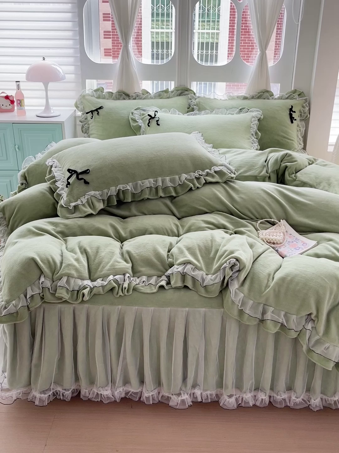 91家纺网 家纺一手货源 找家纺 言熙居家纺 2025新款仙气网纱蕾丝花边蝴蝶结牛奶绒四件套 仙女绿