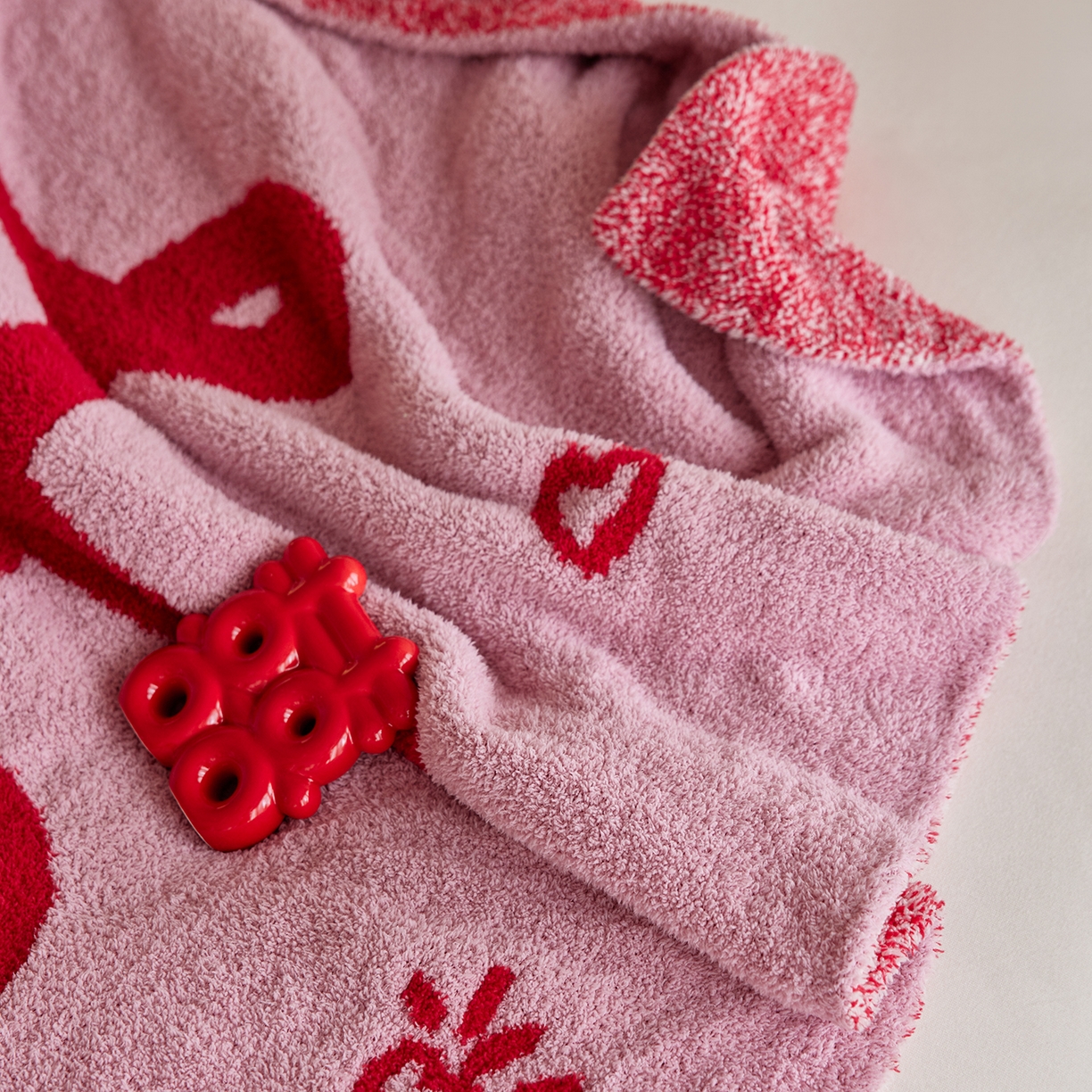 91家纺网 家纺一手货源 找家纺 安莱生活 2025新款设计师款半边绒多功能盖毯 喜事