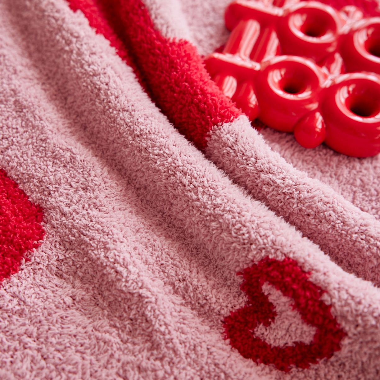 91家纺网 家纺一手货源 找家纺 安莱生活 2025新款设计师款半边绒多功能盖毯 喜事