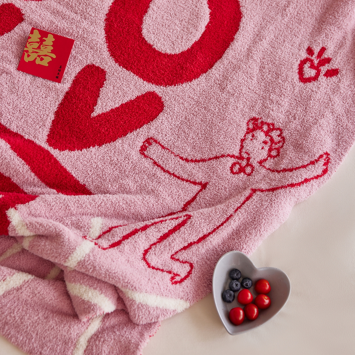 91家纺网 家纺一手货源 找家纺 安莱生活 2025新款设计师款半边绒多功能盖毯 喜事