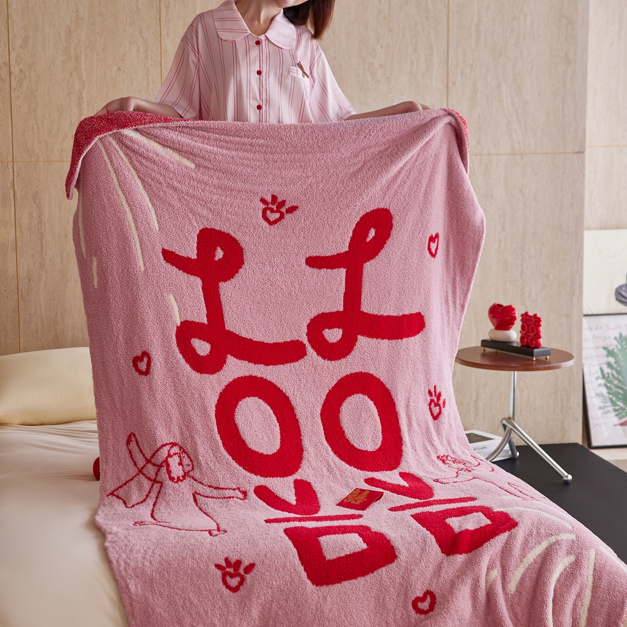 91家纺网 家纺一手货源 找家纺 安莱生活 2025新款设计师款半边绒多功能盖毯 喜事