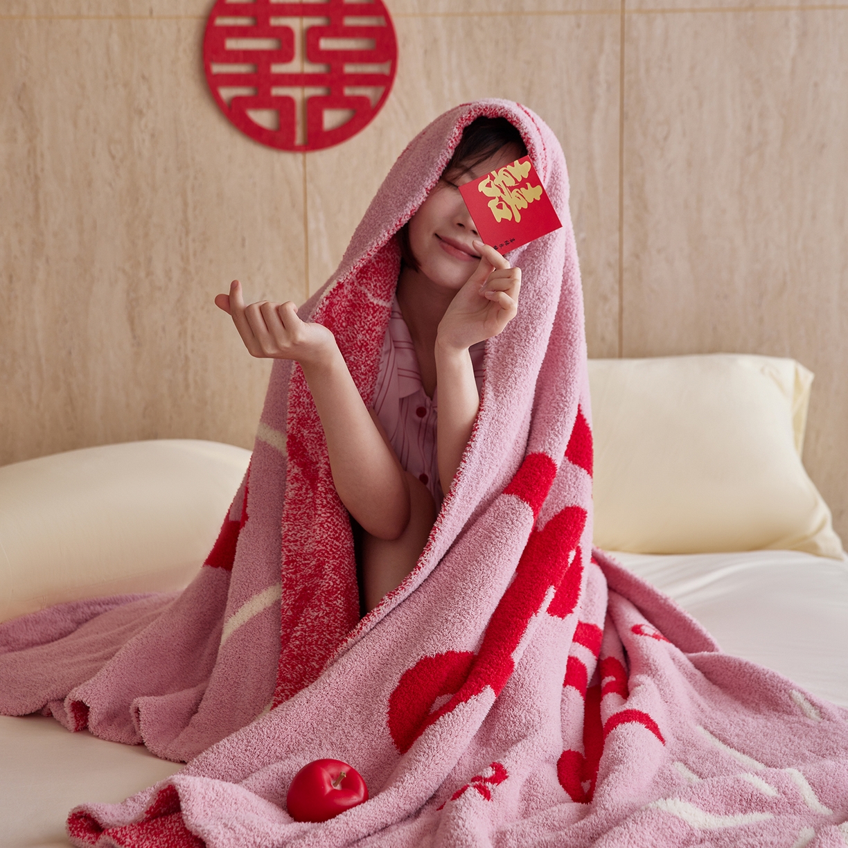 91家纺网 家纺一手货源 找家纺 安莱生活 2025新款设计师款半边绒多功能盖毯 喜事