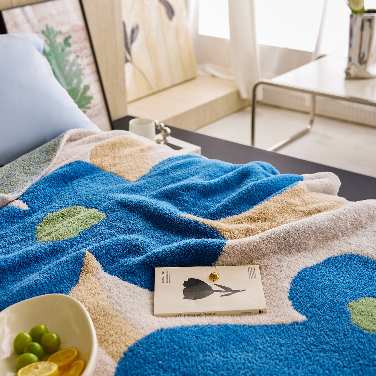 91家纺网 家纺一手货源 找家纺 安莱生活 2025新款设计师款半边绒多功能盖毯 一路生花-蓝