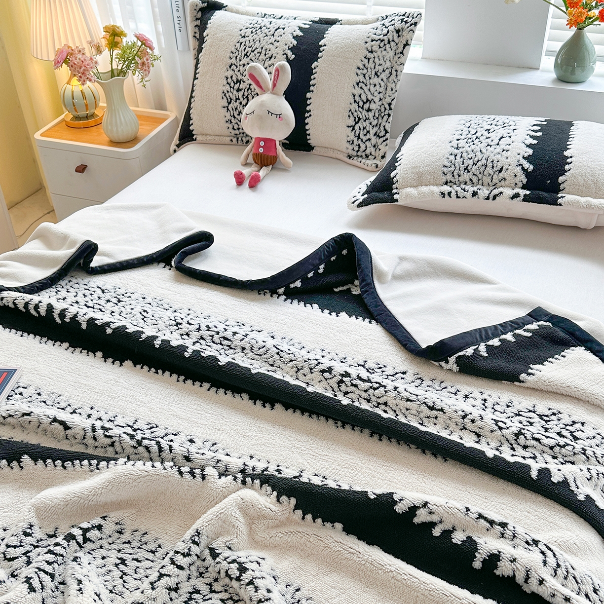 91家纺网 家纺一手货源 找家纺 肖恩毯业 2025新款黑白阳离子云锦绒复合多功能毛毯休闲盖毯绒毯毯子跨境专供 时光条