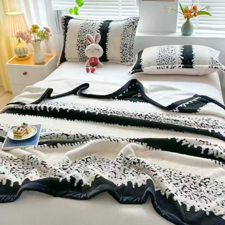 91家纺网 家纺一手货源 找家纺 肖恩毯业 2025新款黑白阳离子云锦绒复合多功能毛毯休闲盖毯绒毯毯子跨境专供 时光条