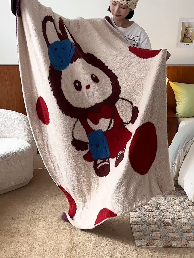 91家纺网 家纺一手货源 找家纺 安莱生活 2025新款设计师款半边绒多功能盖毯 kk兔