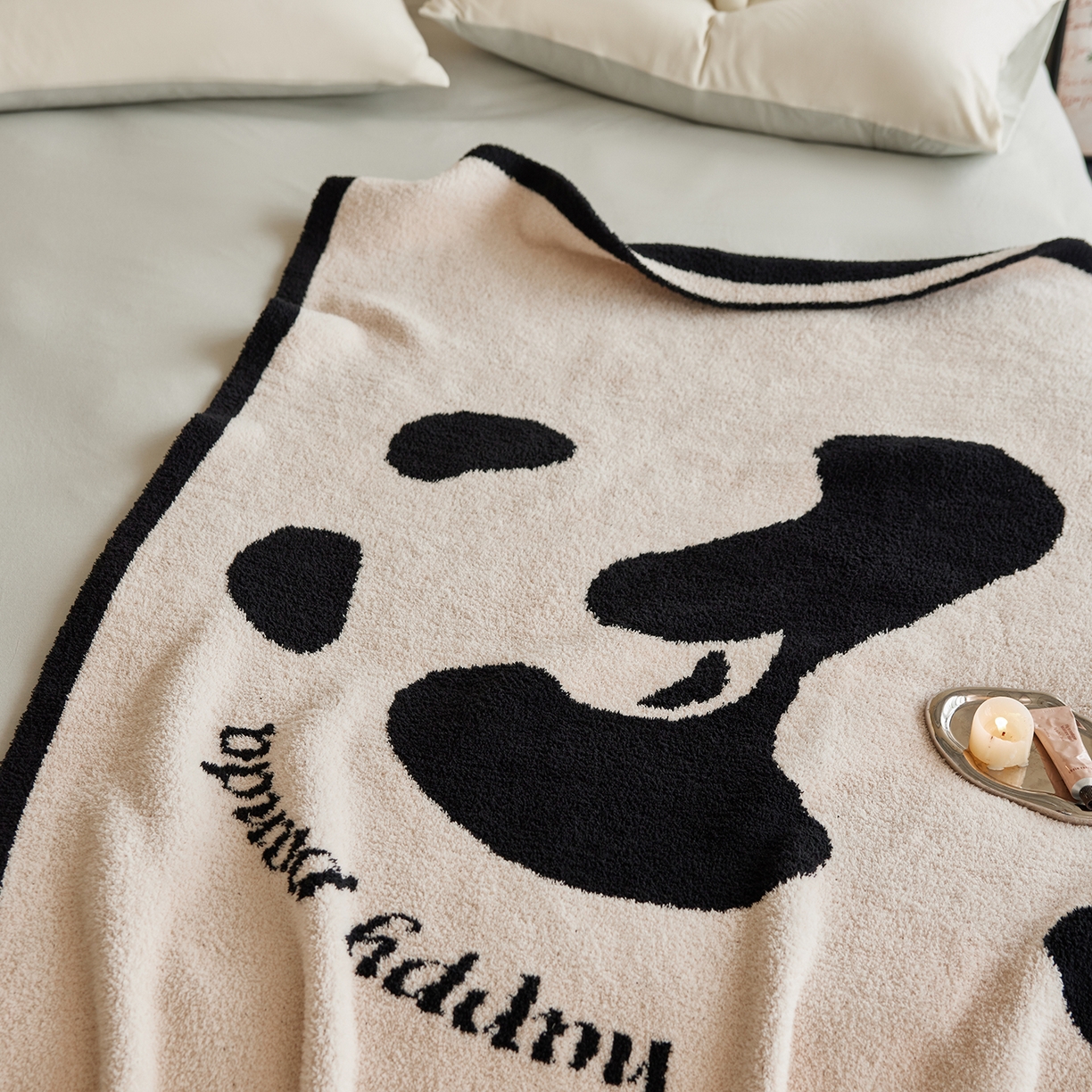 91家纺网 家纺一手货源 找家纺 安莱生活 2025新款设计师款半边绒多功能盖毯 panda