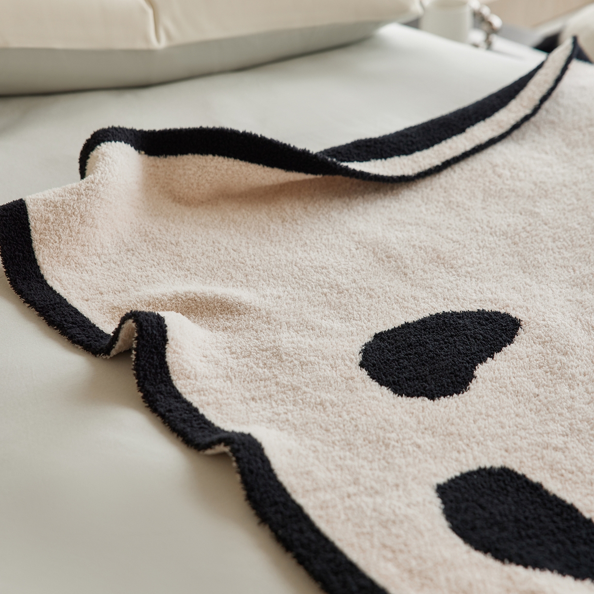 91家纺网 家纺一手货源 找家纺 安莱生活 2025新款设计师款半边绒多功能盖毯 panda