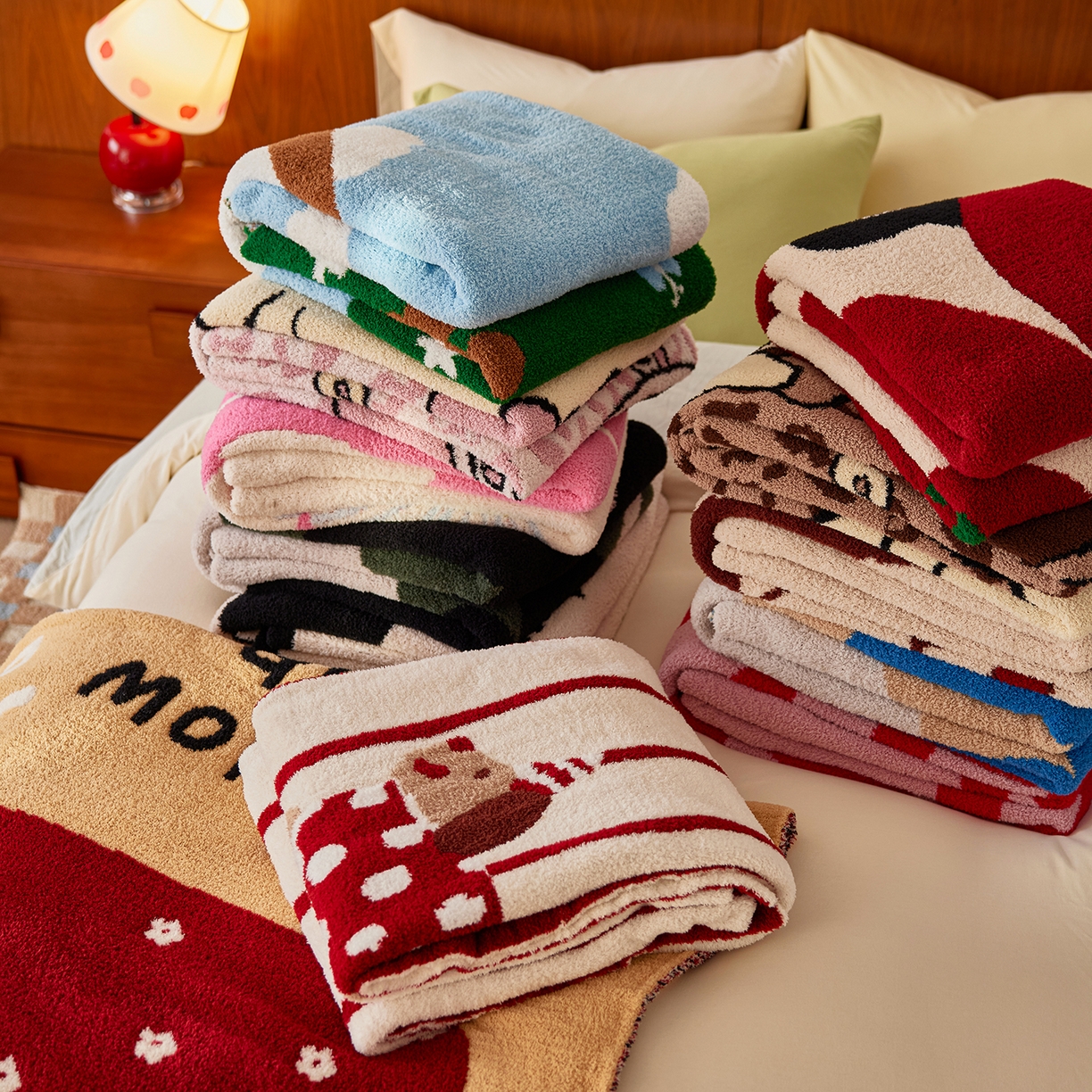 91家纺网 家纺一手货源 找家纺 安莱生活 2025新款设计师款半边绒多功能盖毯 组合