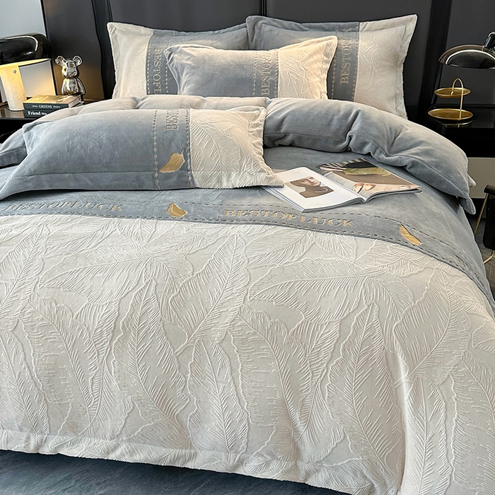 91家纺网 家纺一手货源 找家纺 莱凯家纺 2025新款牛奶绒雕花刺绣四件套-叶屿 叶屿-灰