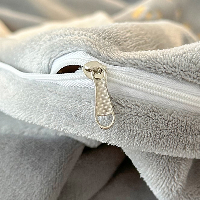 91家纺网 家纺一手货源 找家纺 莱凯家纺 2025新款牛奶绒雕花刺绣四件套-叶屿 叶屿-灰