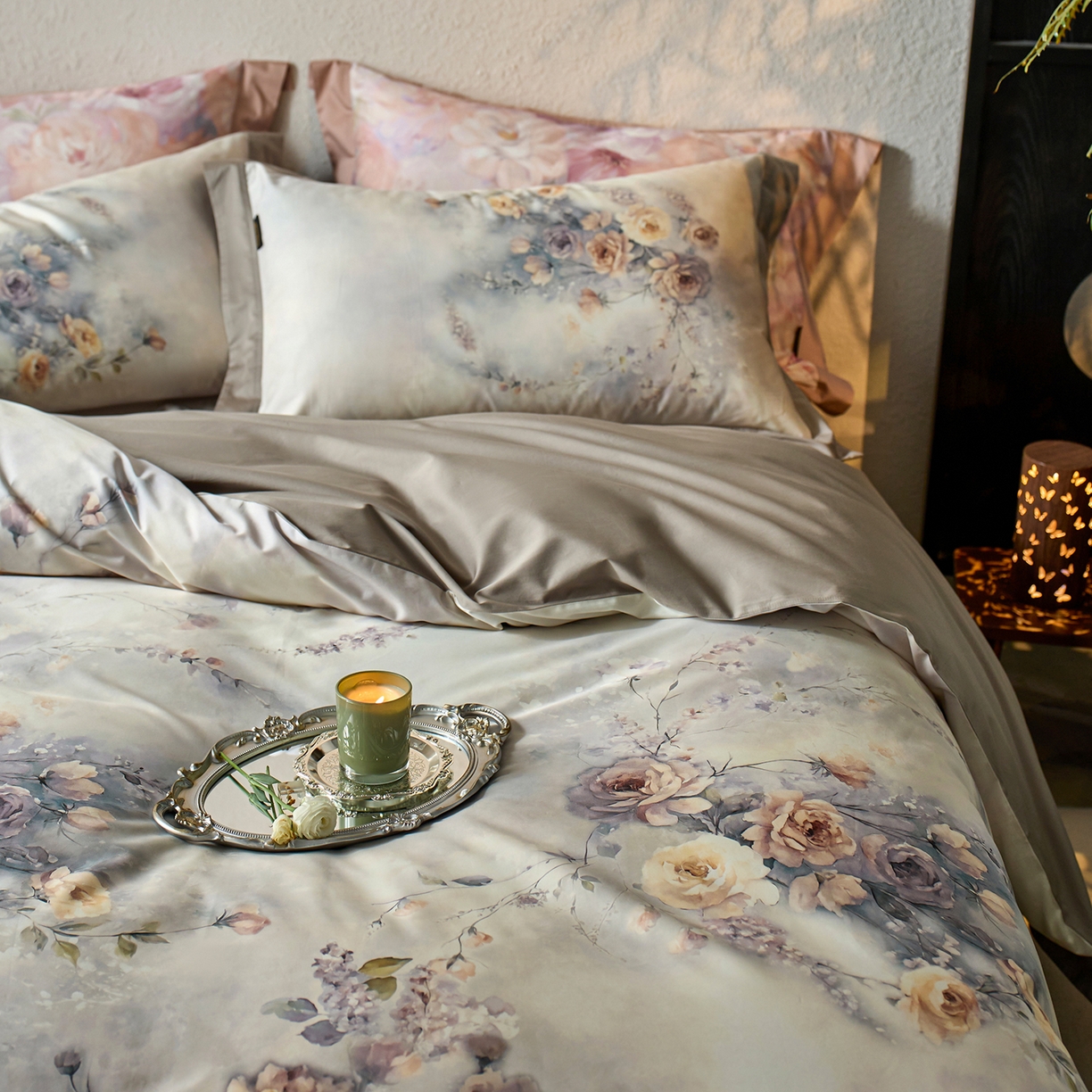 91家纺网 家纺一手货源 找家纺 轩和家居 2025新款轻奢A类70S长绒棉纯棉印花四件套-第三组 花间入梦