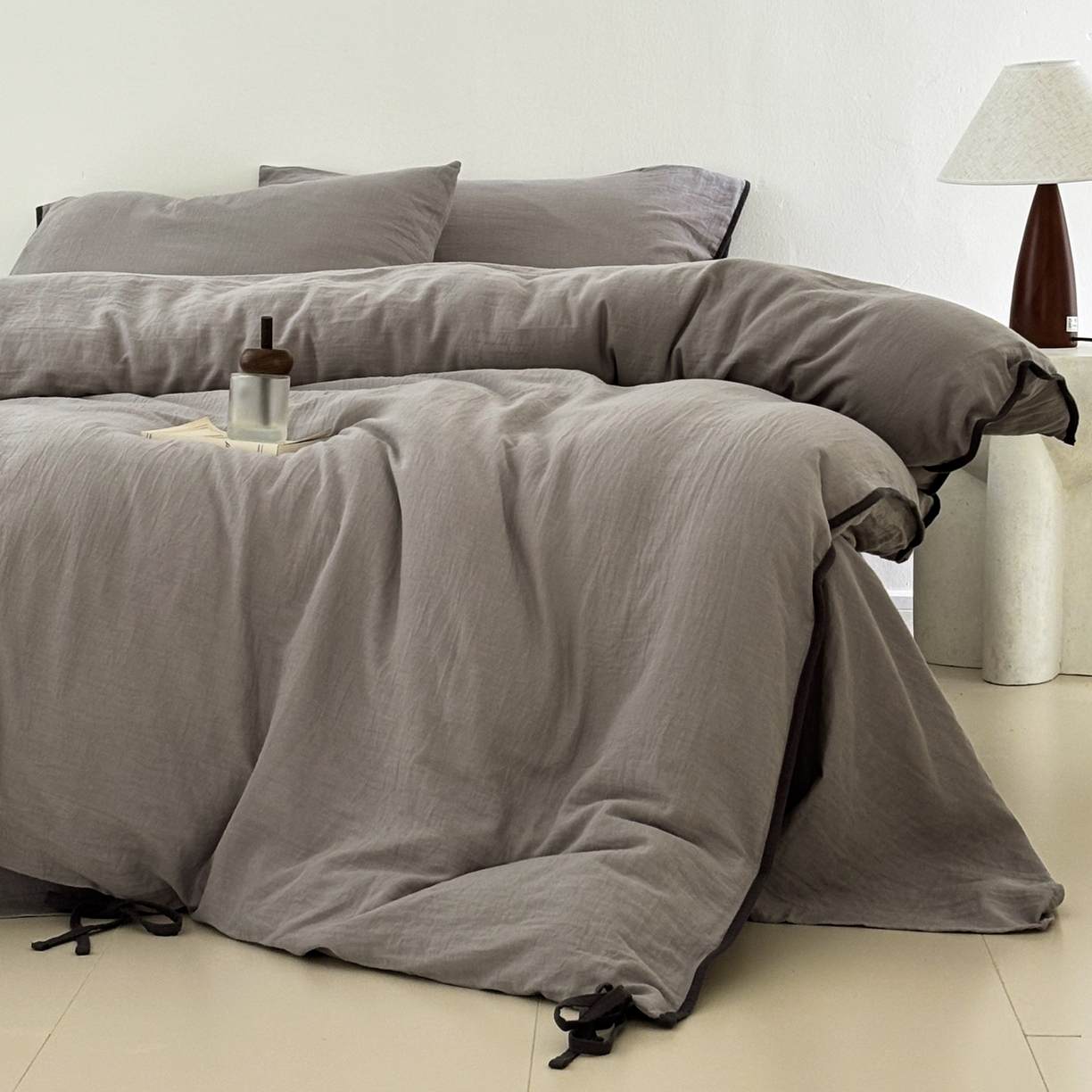 91家纺网 家纺一手货源 找家纺 FORTWO家纺原创设计（FOR TWO家纺） 2025新款40支双层纱撞色包边蝴蝶结款单被套-海盐 海盐-冰川灰