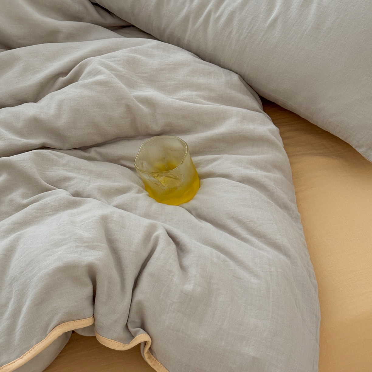 91家纺网 家纺一手货源 找家纺 FORTWO家纺原创设计（FOR TWO家纺） 2025新款40支双层纱撞色包边蝴蝶结款单被套-海盐 海盐-蜜豆绿