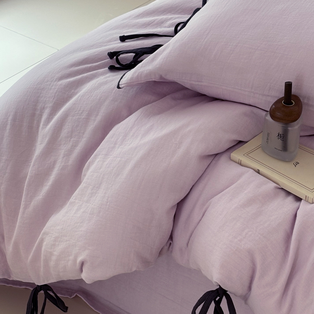 91家纺网 家纺一手货源 找家纺 FORTWO家纺原创设计（FOR TWO家纺） 2025新款40支双层纱撞色包边蝴蝶结款单被套-海盐 海盐-樱落紫