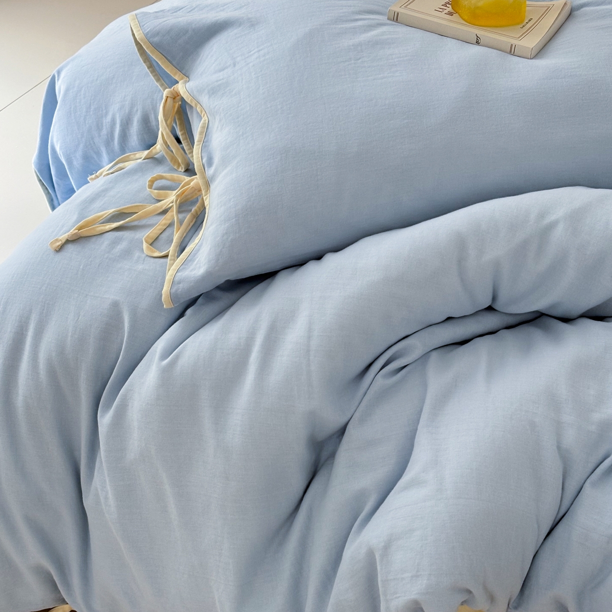 91家纺网 家纺一手货源 找家纺 FORTWO家纺原创设计（FOR TWO家纺） 2025新款40支双层纱撞色包边蝴蝶结款单被套-海盐 海盐-水蓝
