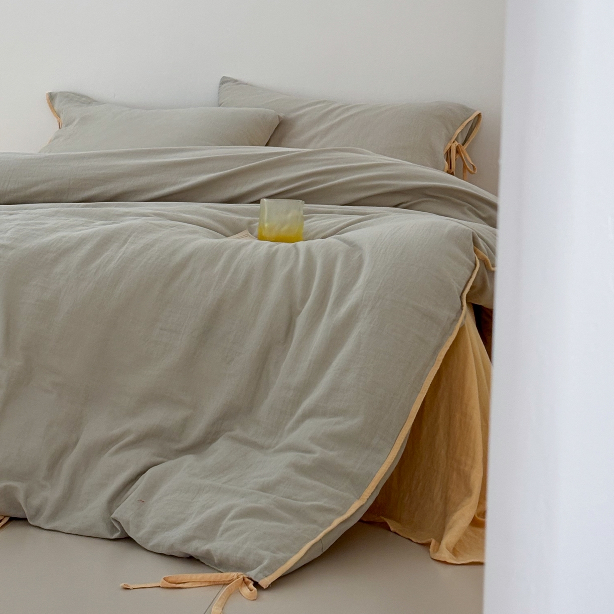 91家纺网 家纺一手货源 找家纺 FORTWO家纺原创设计（FOR TWO家纺） 2025新款40支双层纱撞色包边蝴蝶结款单被套-海盐 海盐-蜜豆绿