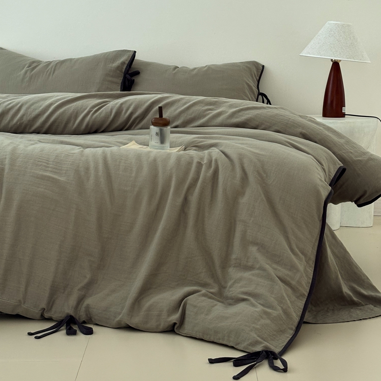 91家纺网 家纺一手货源 找家纺 （总）FORTWO家纺原创设计（FOR TWO家纺） 2025新款40支双层纱撞色包边蝴蝶结款单被套-海盐