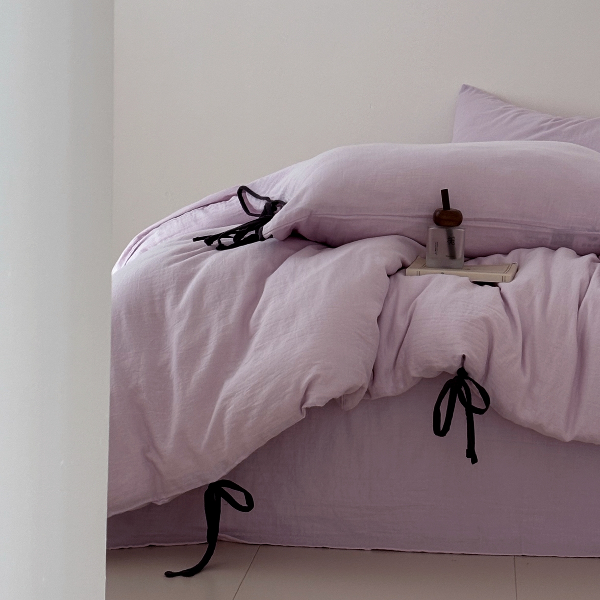 91家纺网 家纺一手货源 找家纺 FORTWO家纺原创设计（FOR TWO家纺） 2025新款40支双层纱撞色包边蝴蝶结款单被套-海盐 海盐-樱落紫