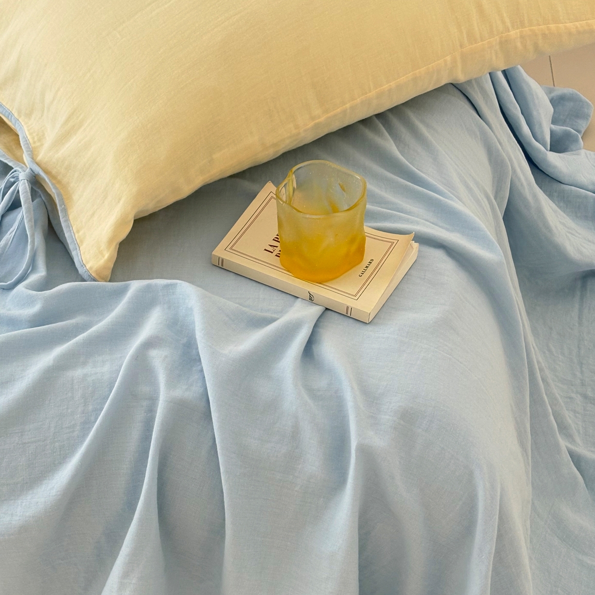 91家纺网 家纺一手货源 找家纺 FORTWO家纺原创设计（FOR TWO家纺） 2025新款40支双层纱撞色包边蝴蝶结款单被套-海盐 海盐-香草黄