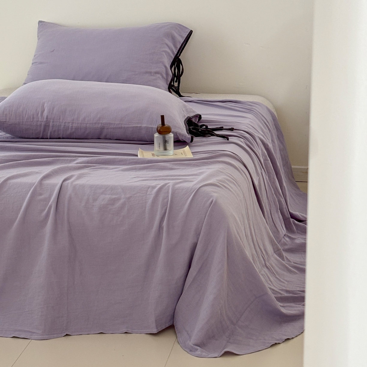 91家纺网 家纺一手货源 找家纺 FORTWO家纺原创设计（FOR TWO家纺） 2025新款40支双层纱撞色包边蝴蝶结款单被套-海盐 海盐-木槿紫