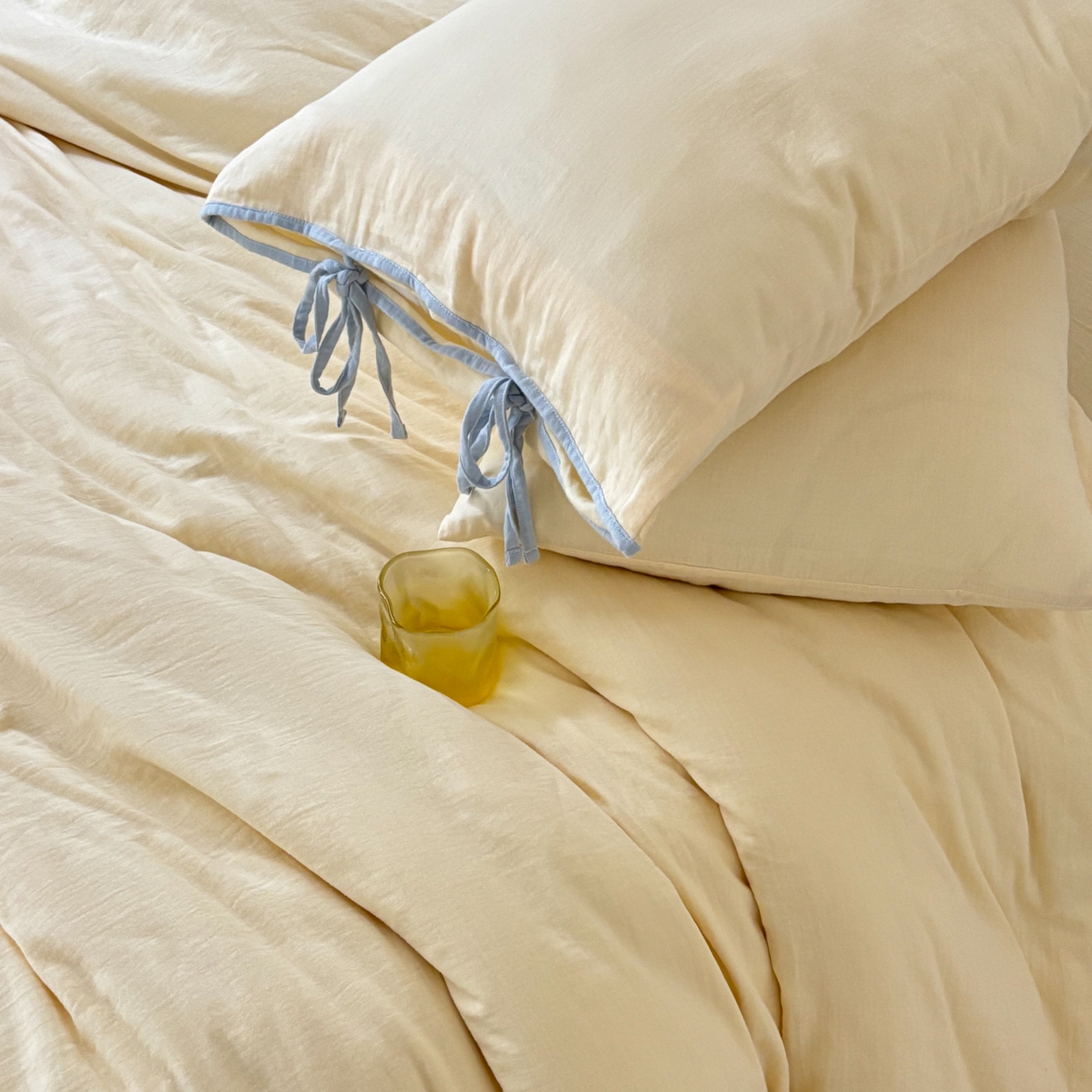 91家纺网 家纺一手货源 找家纺 FORTWO家纺原创设计（FOR TWO家纺） 2025新款40支双层纱撞色包边蝴蝶结款单被套-海盐 海盐-香草黄