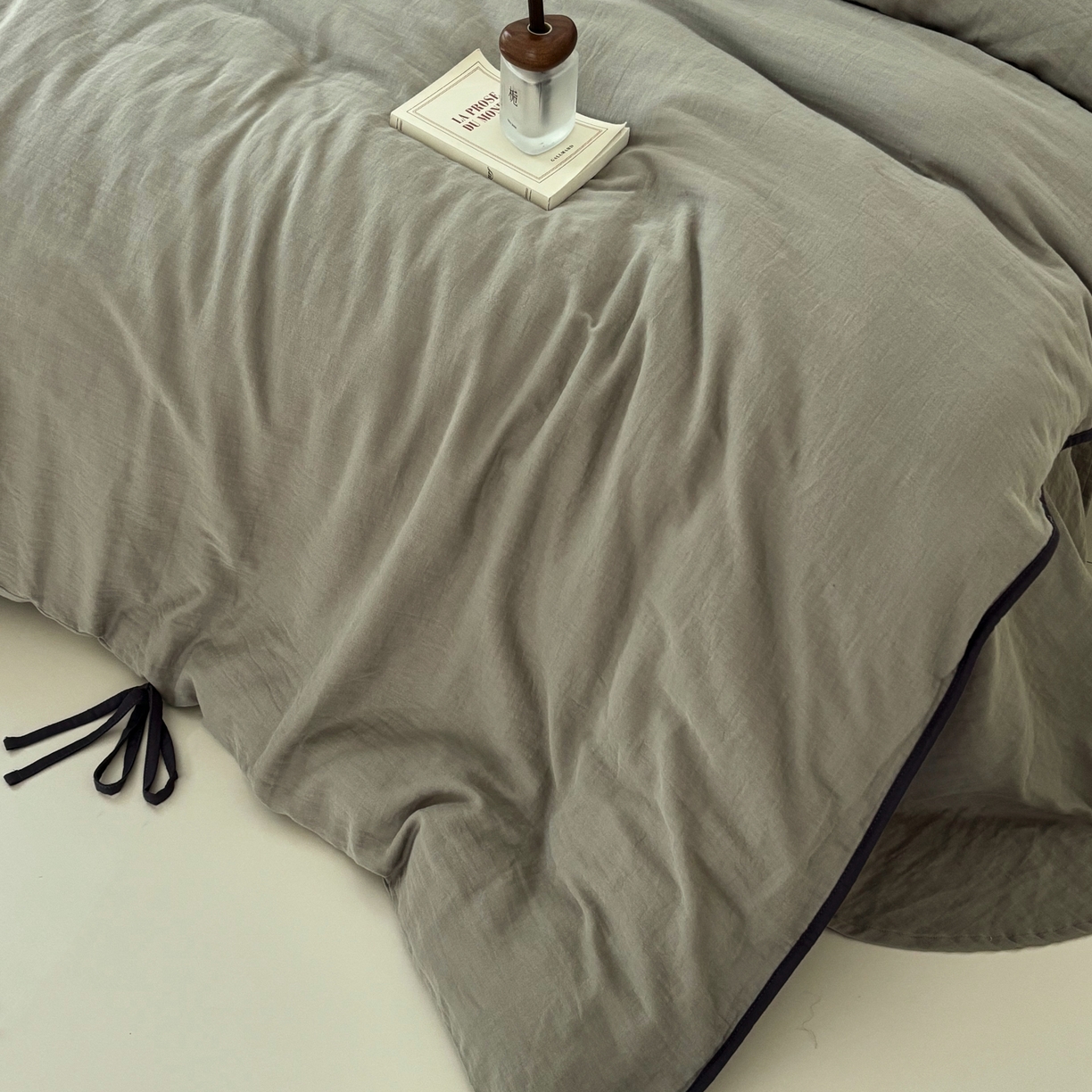 91家纺网 家纺一手货源 找家纺 FORTWO家纺原创设计（FOR TWO家纺） 2025新款40支双层纱撞色包边蝴蝶结款单被套-海盐 海盐-青石绿