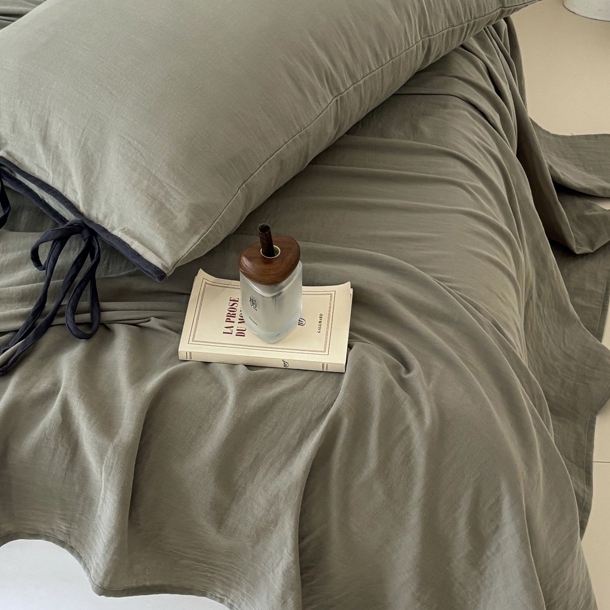 91家纺网 家纺一手货源 找家纺 FORTWO家纺原创设计（FOR TWO家纺） 2025新款40支双层纱撞色包边蝴蝶结款单被套-海盐 海盐-青石绿