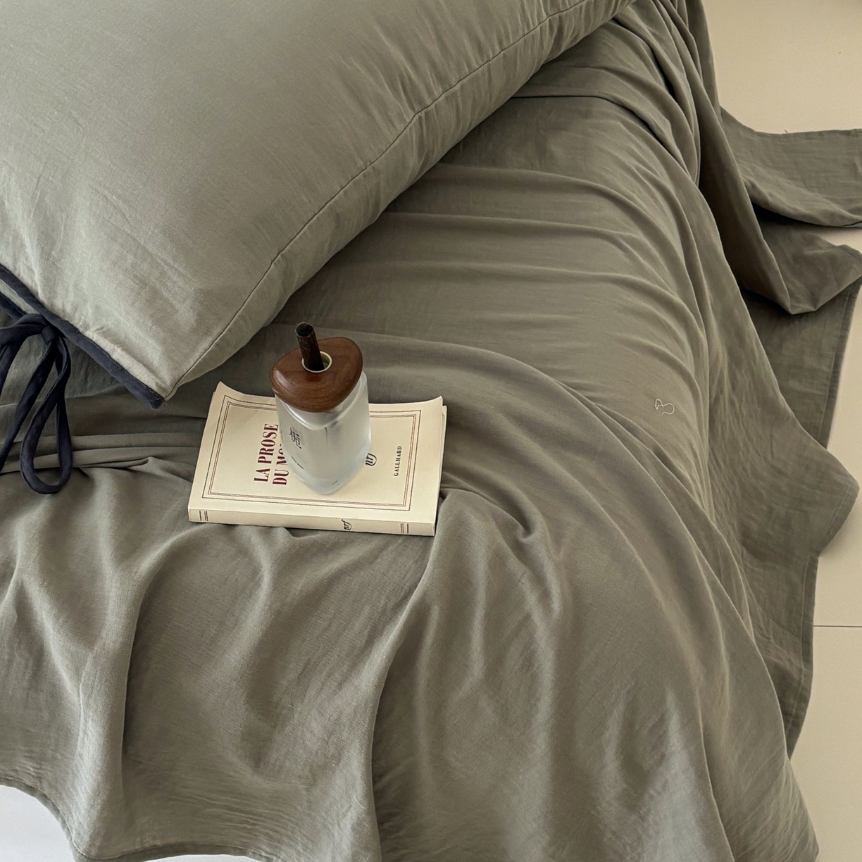 91家纺网 家纺一手货源 找家纺 FORTWO家纺原创设计（FOR TWO家纺） 2025新款40支双层纱撞色包边蝴蝶结款单被套-海盐 海盐-青石绿