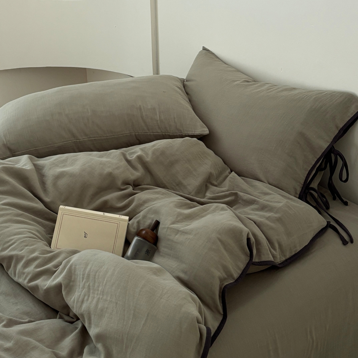 91家纺网 家纺一手货源 找家纺 FORTWO家纺原创设计（FOR TWO家纺） 2025新款40支双层纱撞色包边蝴蝶结款单被套-海盐 海盐-青石绿