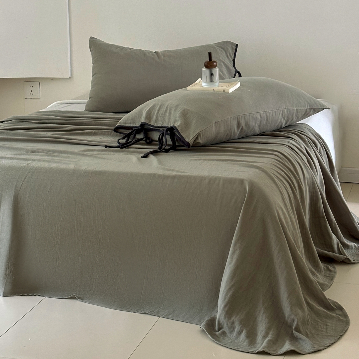 91家纺网 家纺一手货源 找家纺 FORTWO家纺原创设计（FOR TWO家纺） 2025新款40支双层纱撞色包边蝴蝶结款单被套-海盐 海盐-青石绿