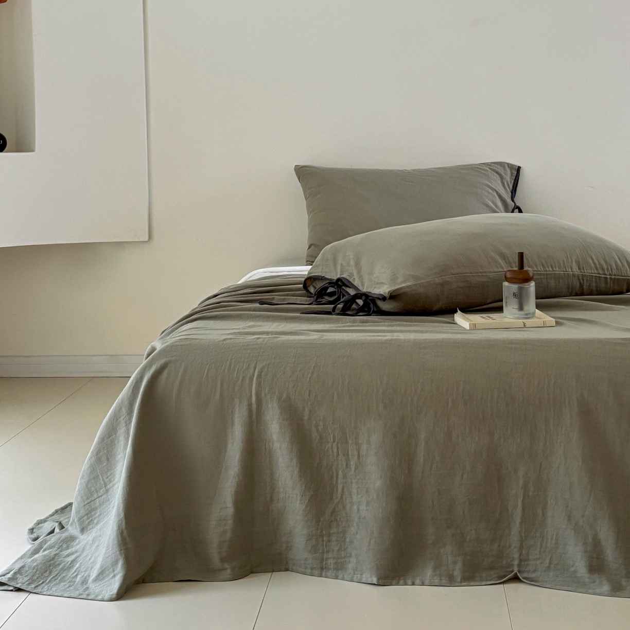 91家纺网 家纺一手货源 找家纺 FORTWO家纺原创设计（FOR TWO家纺） 2025新款40支双层纱撞色包边蝴蝶结款单床单-海盐 海盐-青石绿