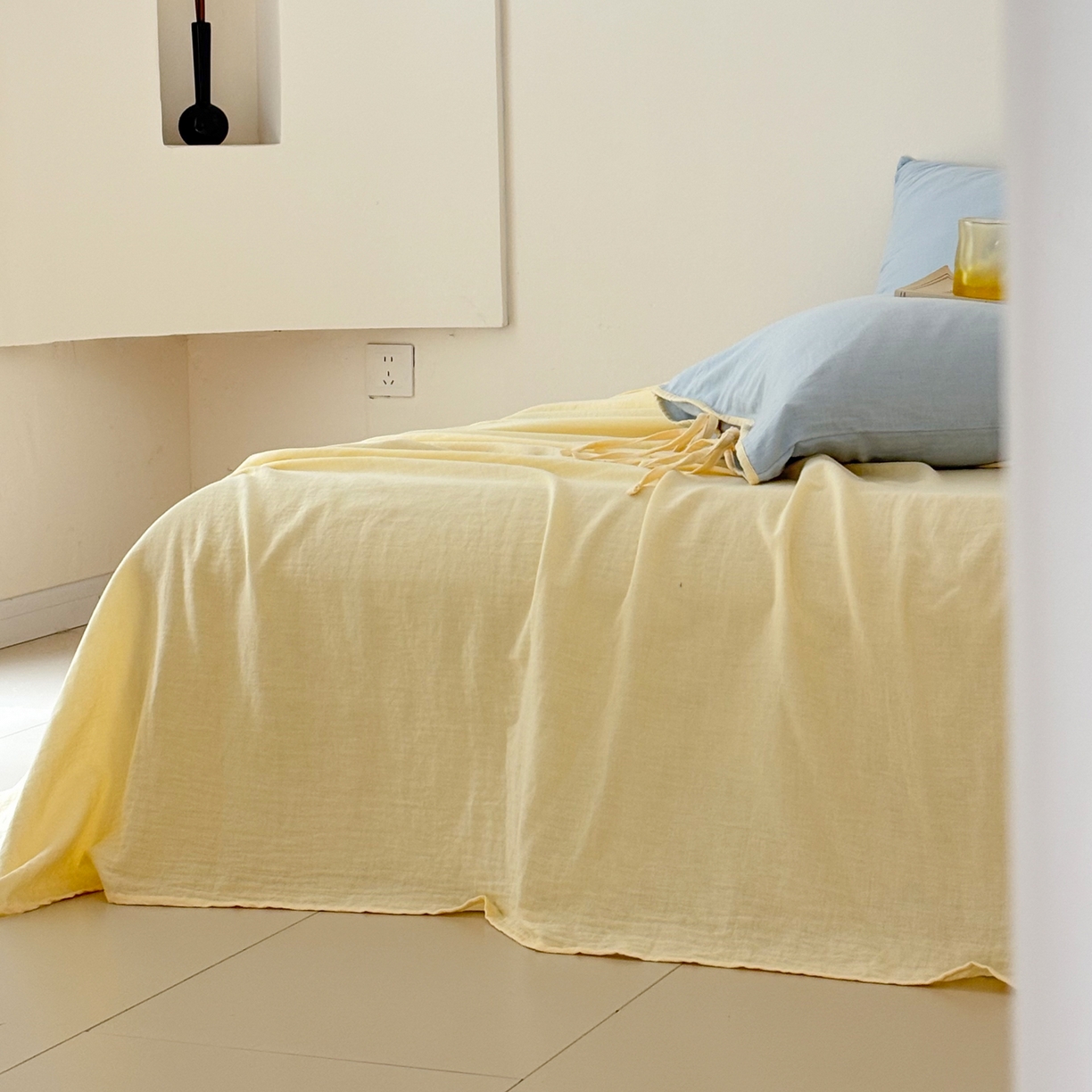 91家纺网 家纺一手货源 找家纺 FORTWO家纺原创设计（FOR TWO家纺） 2025新款40支双层纱撞色包边蝴蝶结款单床单-海盐 海盐-水蓝黄