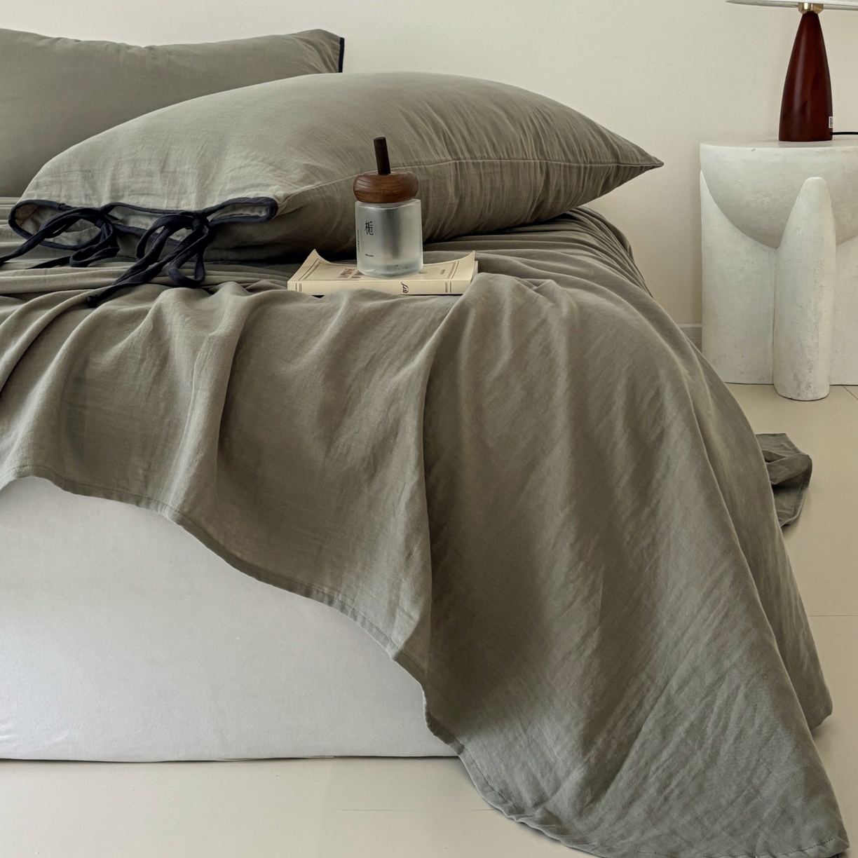 91家纺网 家纺一手货源 找家纺 FORTWO家纺原创设计（FOR TWO家纺） 2025新款40支双层纱撞色包边蝴蝶结款单床单-海盐 海盐-青石绿