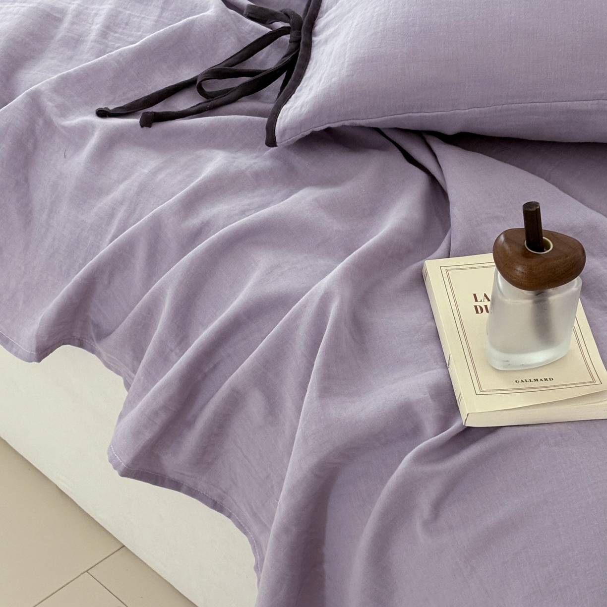 91家纺网 家纺一手货源 找家纺 FORTWO家纺原创设计（FOR TWO家纺） 2025新款40支双层纱撞色包边蝴蝶结款单床单-海盐 海盐-木槿紫