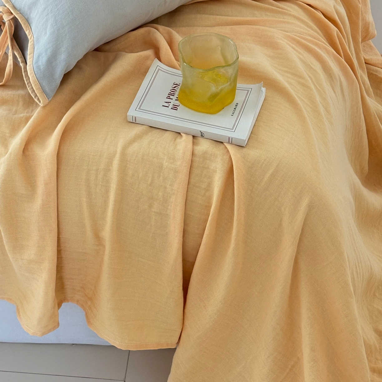 91家纺网 家纺一手货源 找家纺 FORTWO家纺原创设计（FOR TWO家纺） 2025新款40支双层纱撞色包边蝴蝶结款单床单-海盐 海盐-蜜豆绿黄