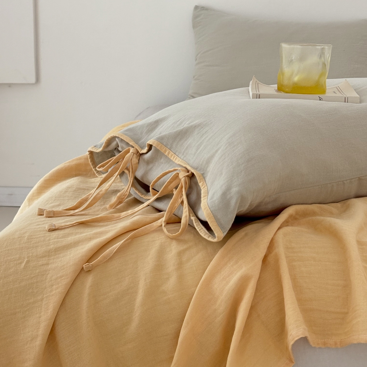 91家纺网 家纺一手货源 找家纺 FORTWO家纺原创设计（FOR TWO家纺） 2025新款40支双层纱撞色包边蝴蝶结款单床单-海盐 海盐-蜜豆绿黄