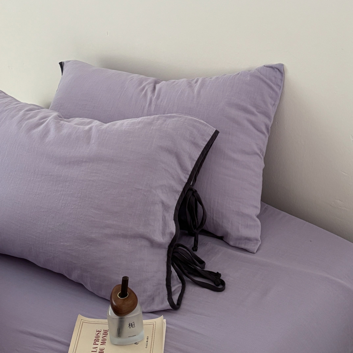 91家纺网 家纺一手货源 找家纺 （总）FORTWO家纺原创设计（FOR TWO家纺） 2025新款40支双层纱撞色包边蝴蝶结款单枕套-海盐