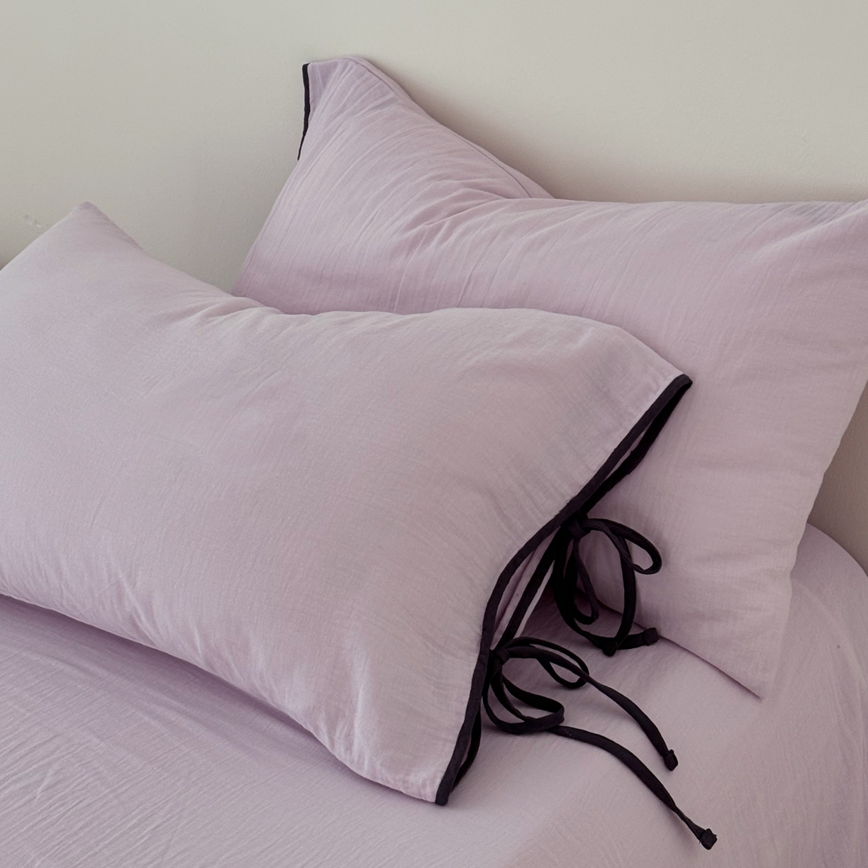 FORTWO家纺原创设计（FOR TWO家纺） 2025新款40支双层纱撞色包边蝴蝶结款单枕套-海盐 海盐-樱落紫