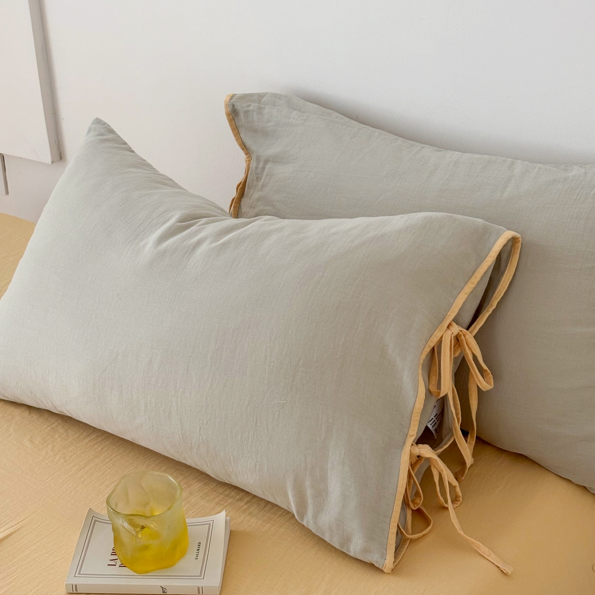 91家纺网 家纺一手货源 找家纺 （总）FORTWO家纺原创设计（FOR TWO家纺） 2025新款40支双层纱撞色包边蝴蝶结款单枕套-海盐