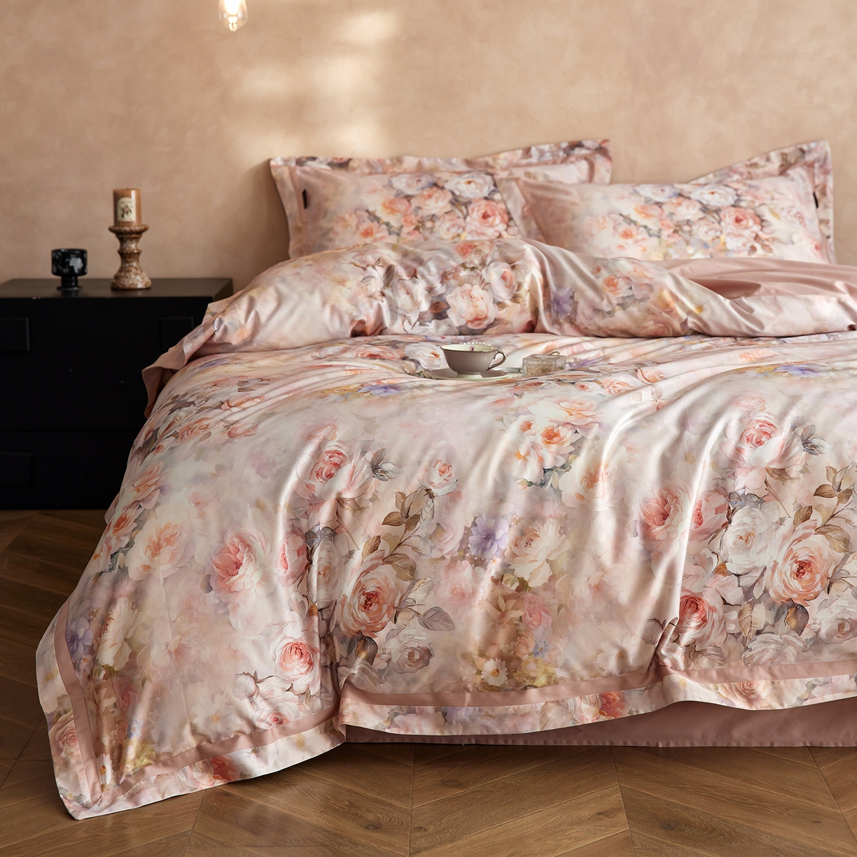 91家纺网 家纺一手货源 找家纺 轩和家居 2025新款轻奢A类70S长绒棉纯棉印花四件套-第二组 朵莹