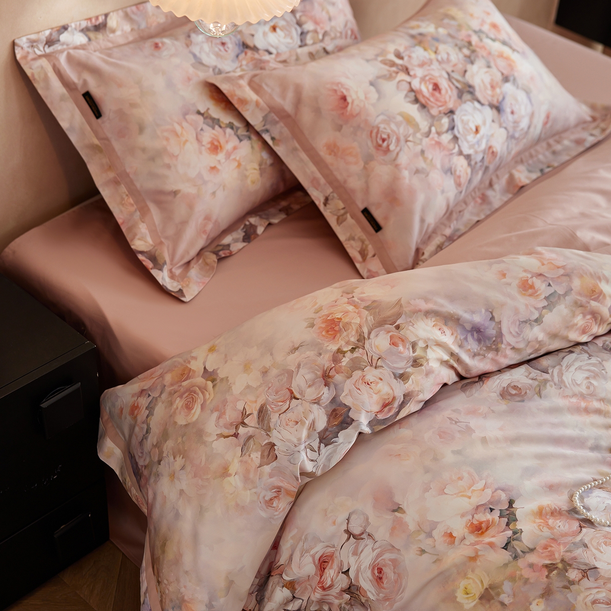 91家纺网 家纺一手货源 找家纺 轩和家居 2025新款轻奢A类70S长绒棉纯棉印花四件套-第二组 朵莹