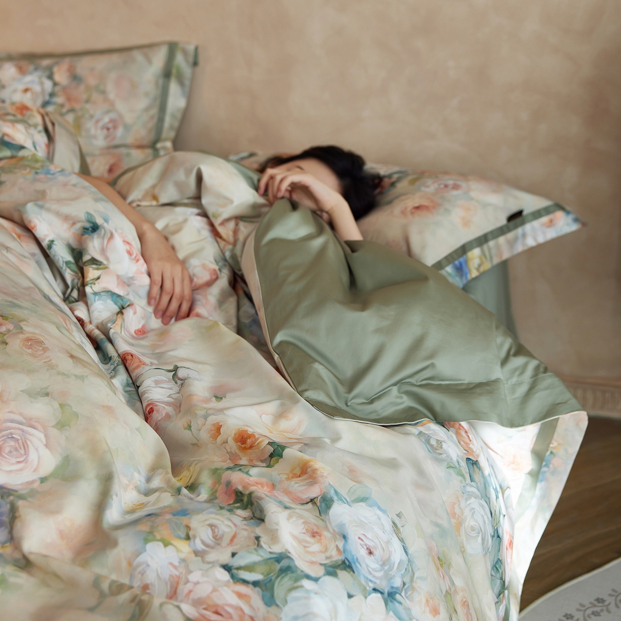 91家纺网 家纺一手货源 找家纺 轩和家居 2025新款轻奢A类70S长绒棉纯棉印花四件套-第二组 风沐