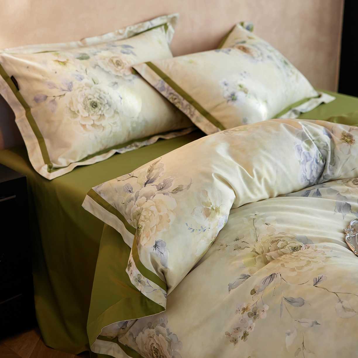 91家纺网 家纺一手货源 找家纺 轩和家居 2025新款轻奢A类70S长绒棉纯棉印花四件套-第二组 南枝