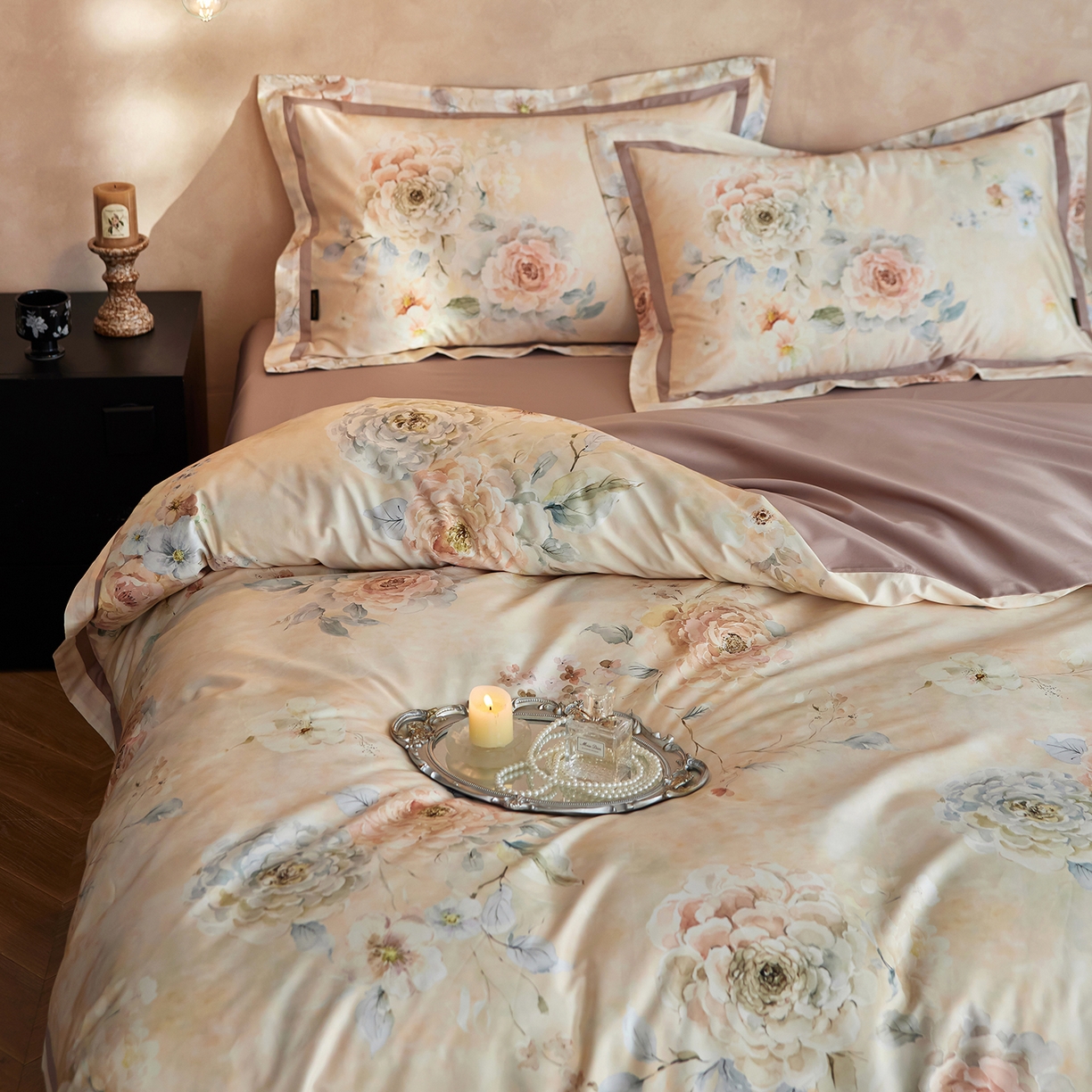 91家纺网 家纺一手货源 找家纺 轩和家居 2025新款轻奢A类70S长绒棉纯棉印花四件套-第二组 云裳