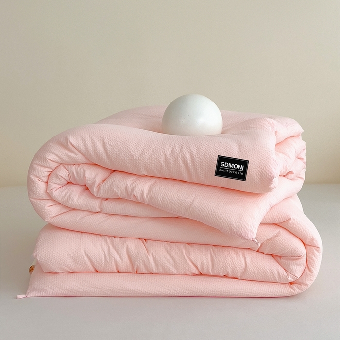 91家纺网 家纺一手货源 找家纺 宝士康家纺 2025新款10A抗菌泡泡棉大豆冬被暖肤粉