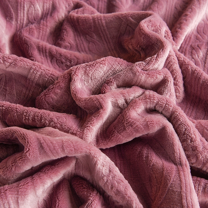 91家纺网 家纺一手货源 找家纺 小牛席业 2025新款7D雕花牛奶绒毛毯 紫色